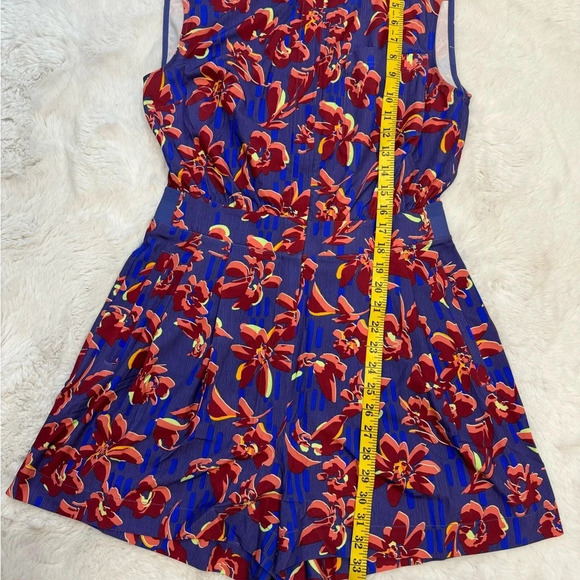 NWOT Athleta Brooklyn Utility
Multicolor Romper
$89 $178 | Size: 8 ; 12 - Picture 8 of 13